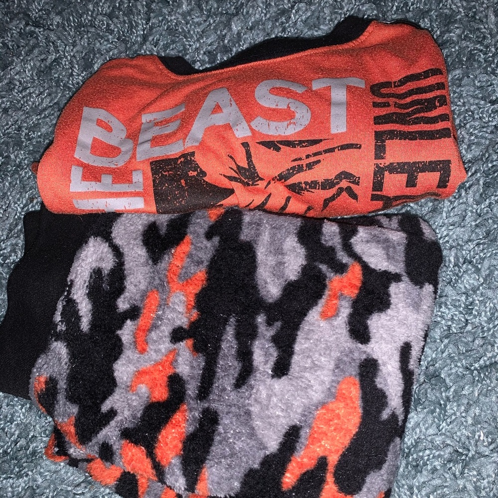 Boys pajamas size m (8)